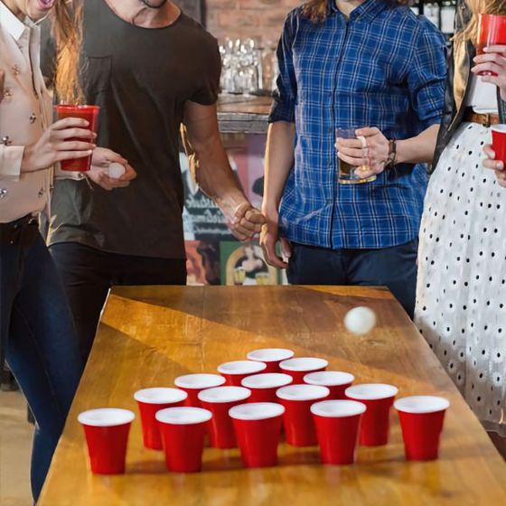 Alkoholová hra Beer Pong